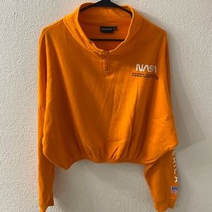 Cropped long sleeve hoodie shirt